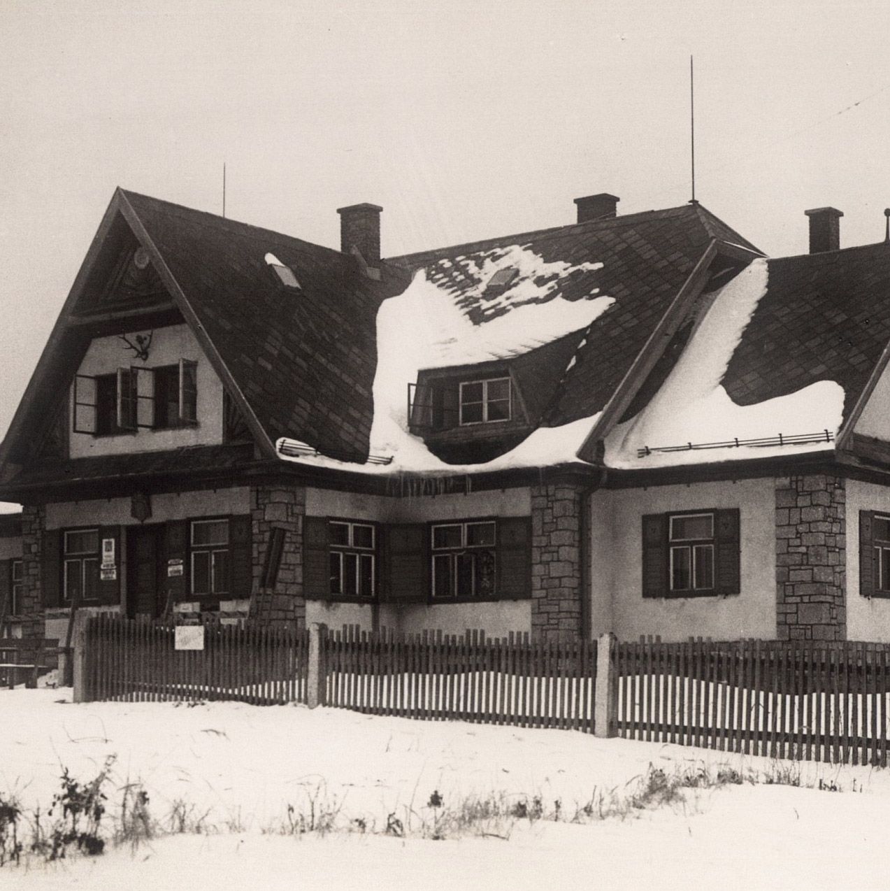 Arcibiskupská hájovna na Tesáku, Rajnochovice, asi třicátá léta 20. století (Archiv Arcibiskupství olomouckého)